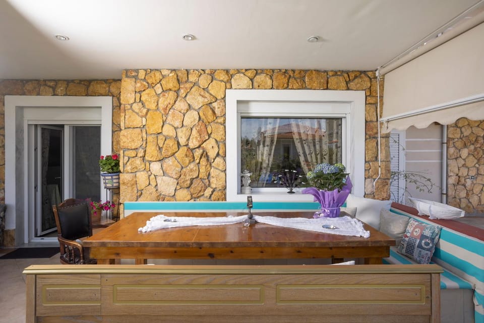 Natural landscape, Dining area, Garden view