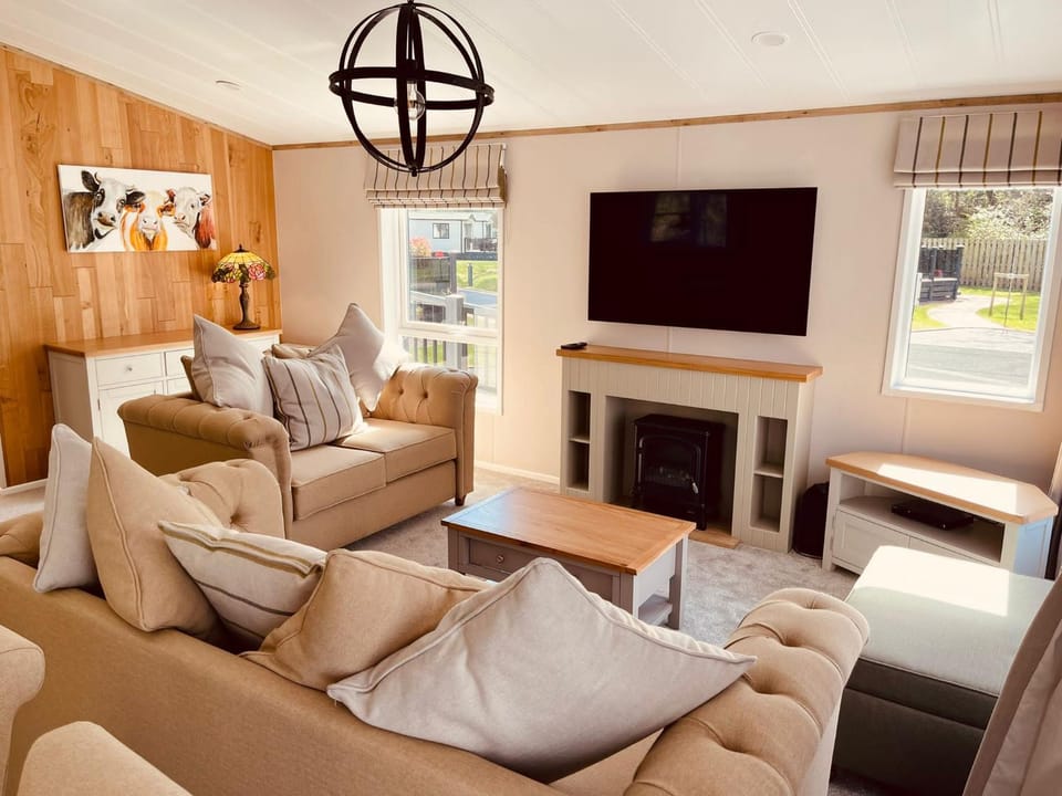 Luxury Lodge - Hoburne Devon Bay Campground/ 
RV Resort in Paignton