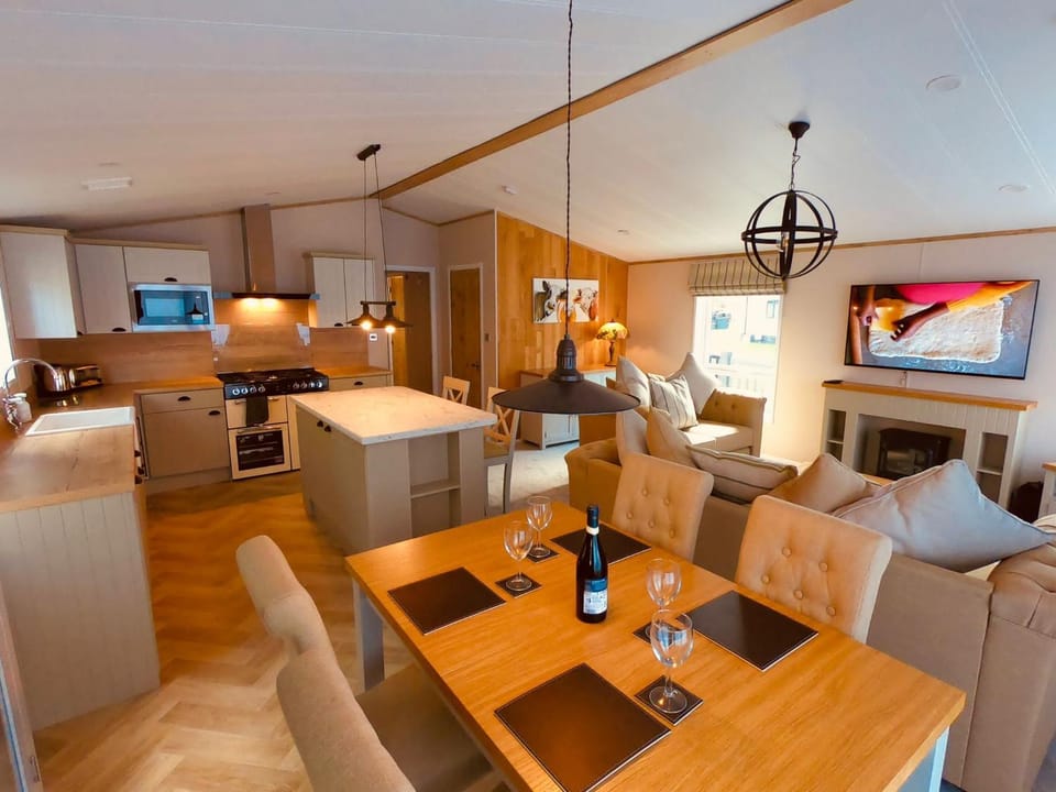 Luxury Lodge - Hoburne Devon Bay Campground/ 
RV Resort in Paignton