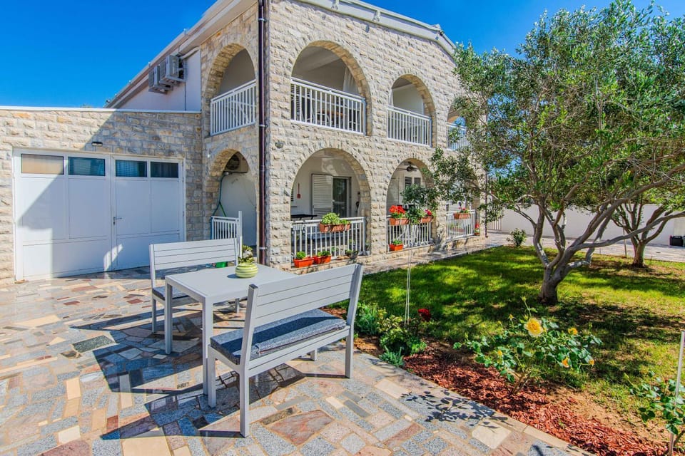 Property building, Patio, Garden, View (from property/room), Balcony/Terrace, Garden view