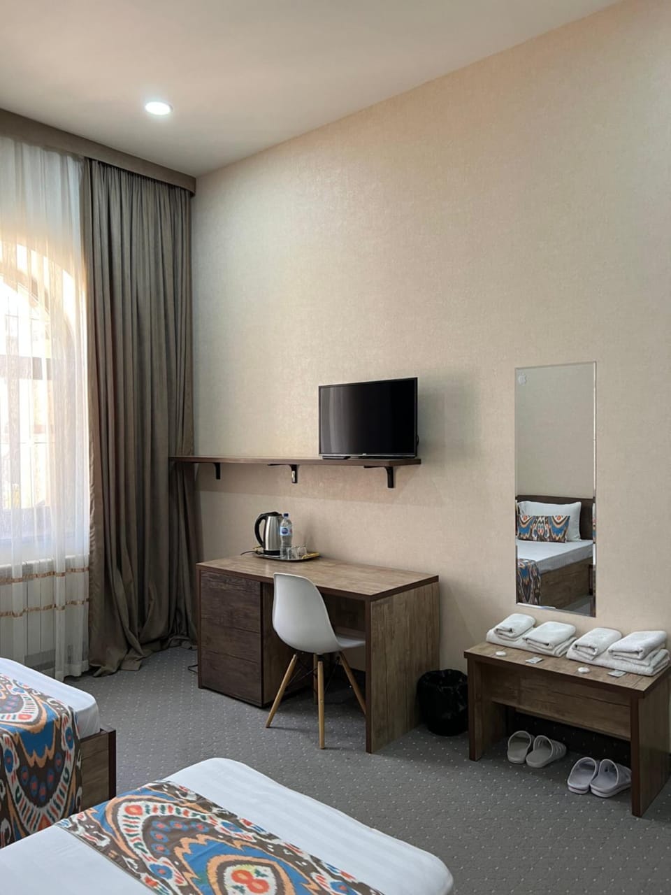 Bed, TV and multimedia, Bedroom