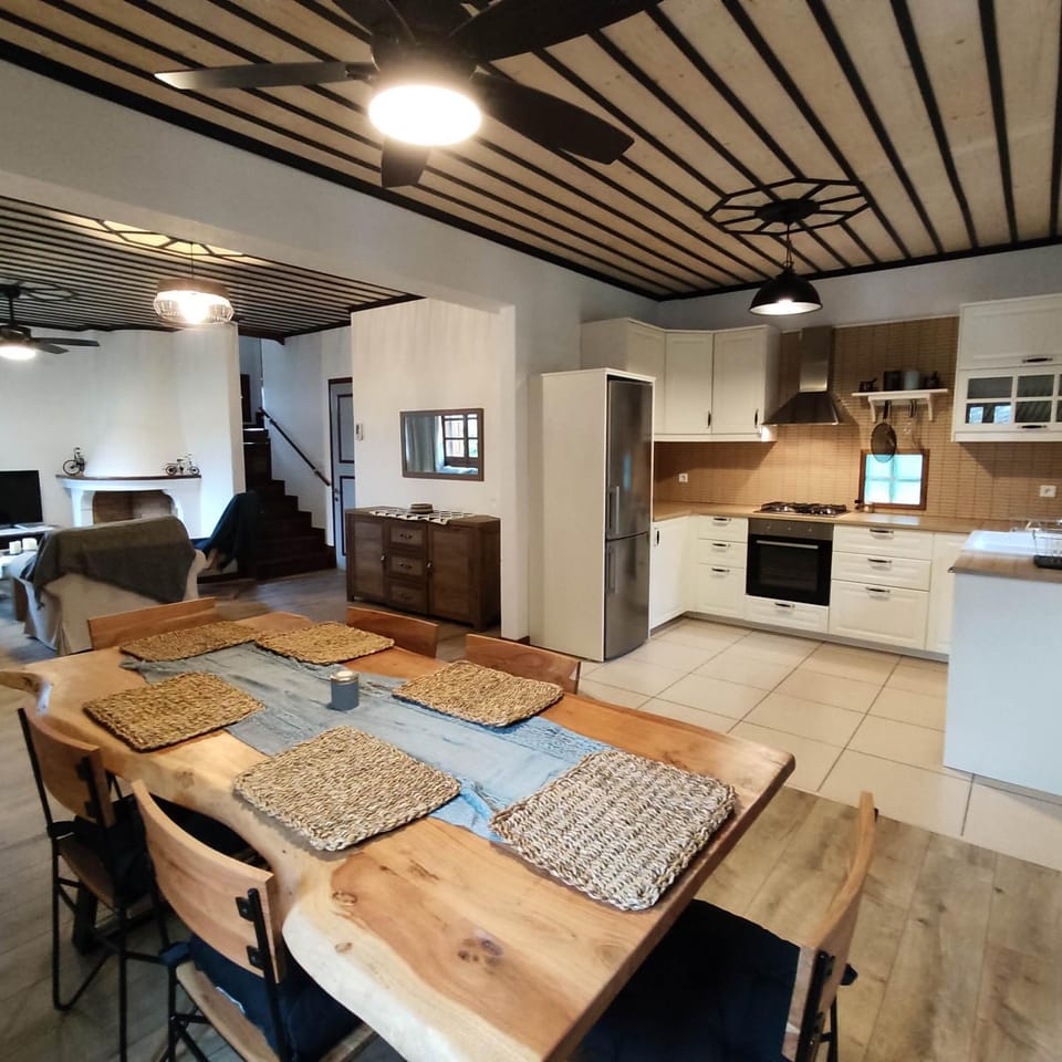 Living room, Seating area, Dining area, kitchen