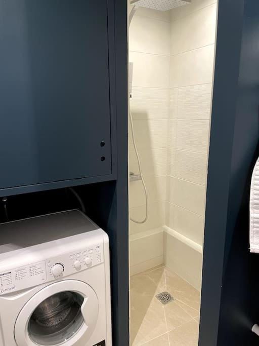 Shower, Bathroom, washing machine