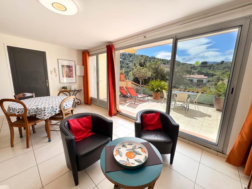 View (from property/room), Balcony/Terrace, Living room, Dining area