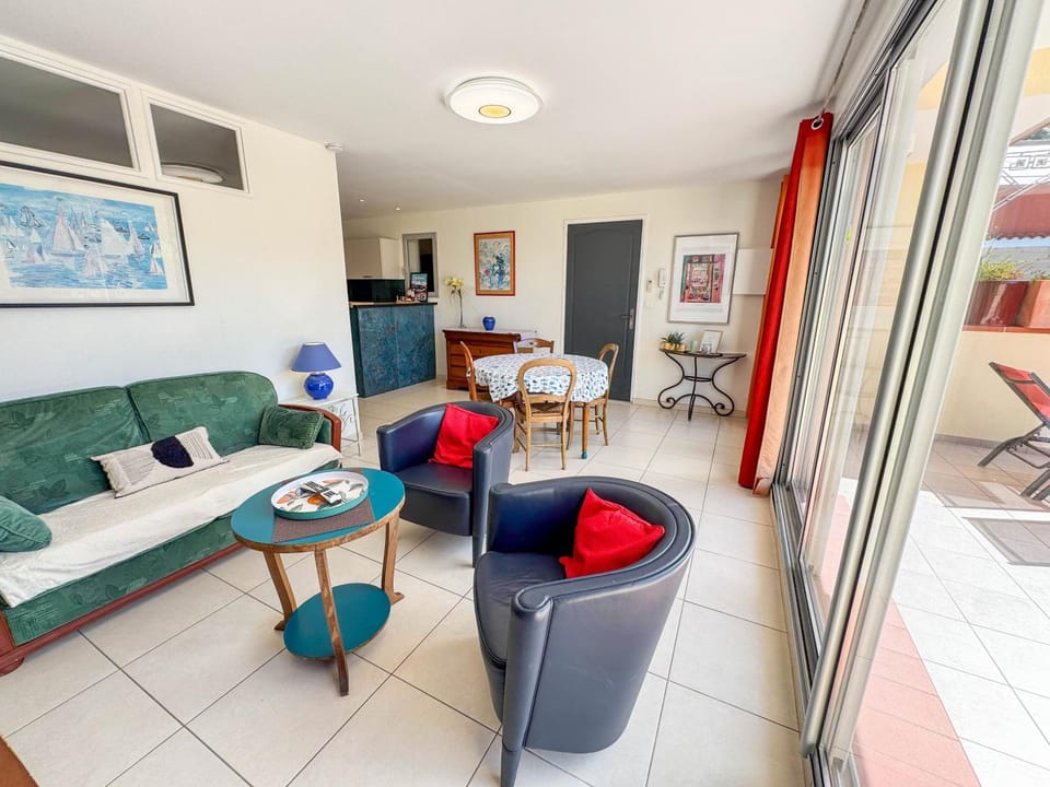 TV and multimedia, Living room, Dining area