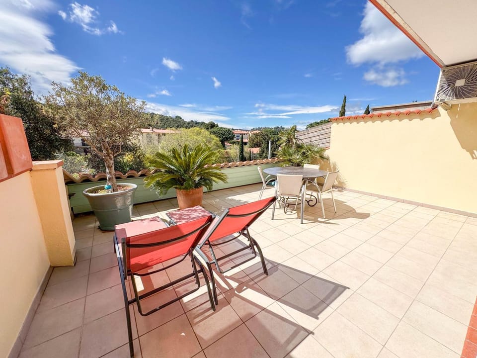 Patio, Day, View (from property/room), Dining area, sunbed
