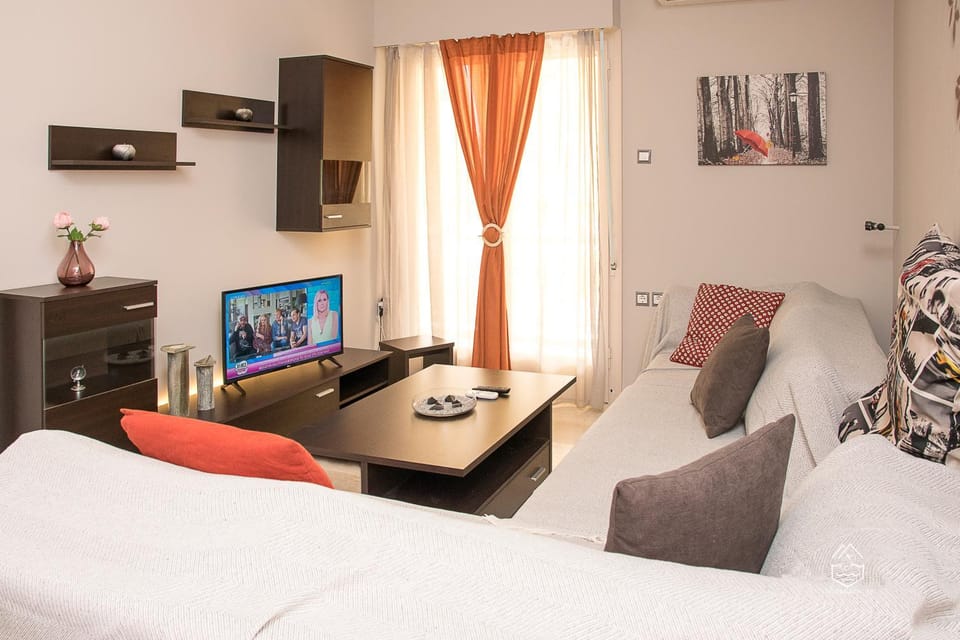 Communal lounge/ TV room, TV and multimedia, Living room, Seating area