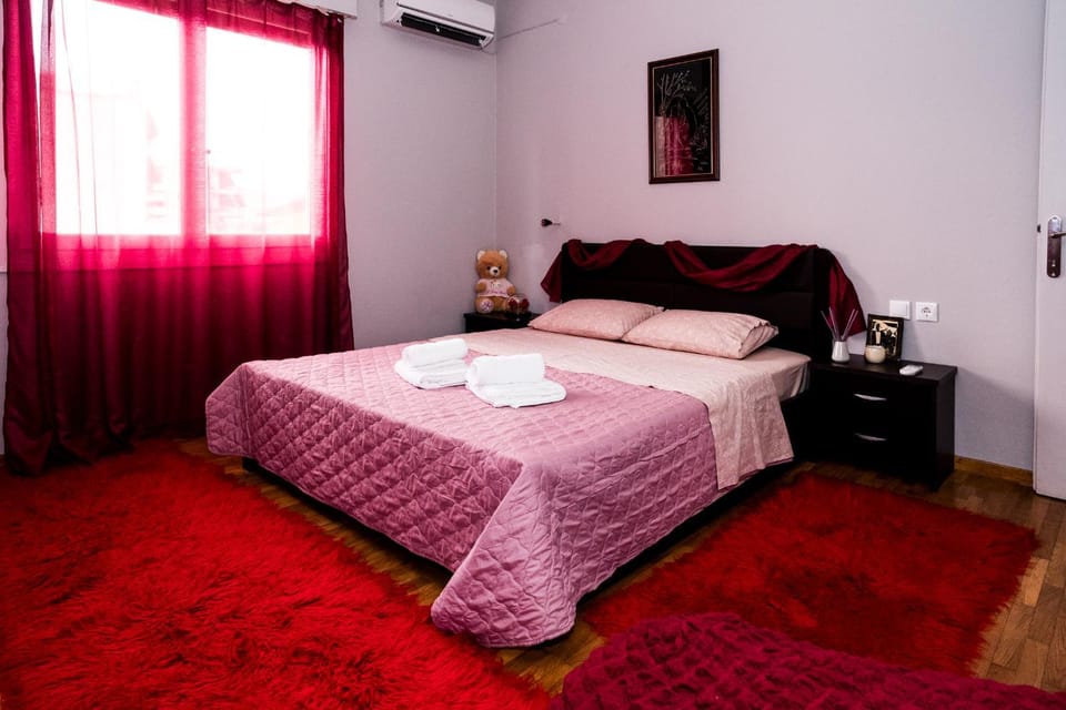 Bed, Photo of the whole room, Bedroom, towels, air conditioner