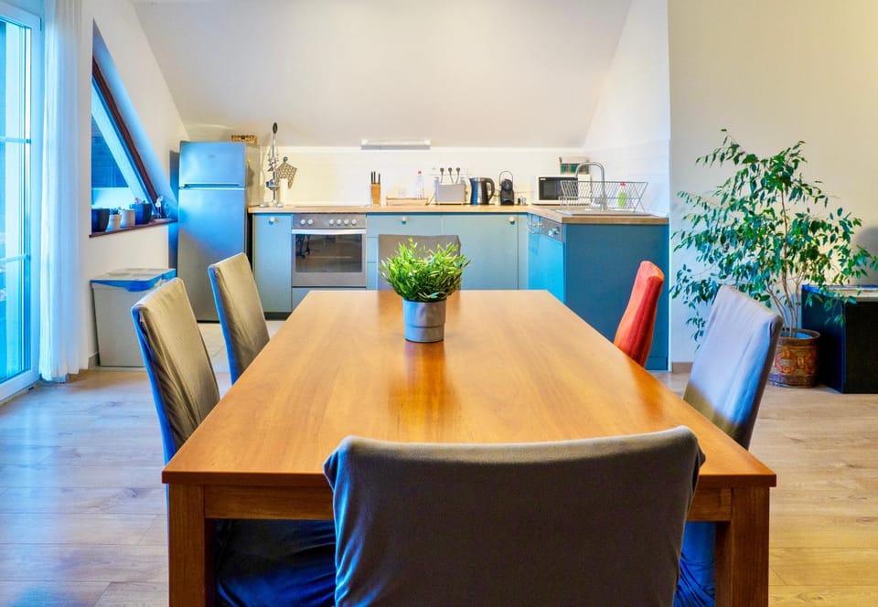 Restaurant/places to eat, kitchen