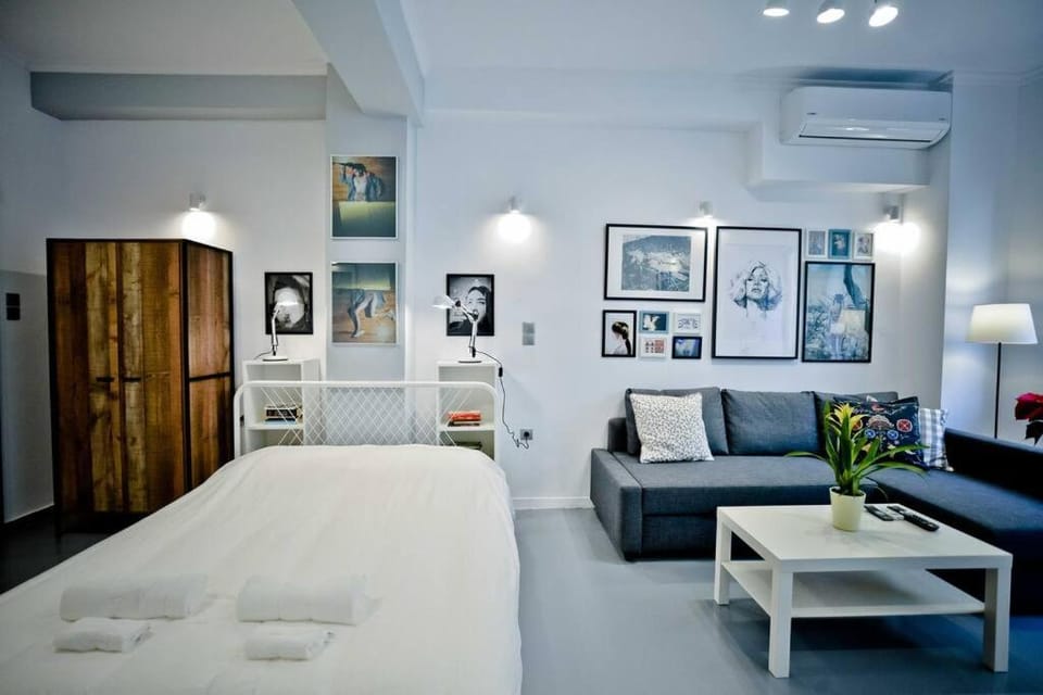 The old Tailor Factory White Room Apartment in Athens