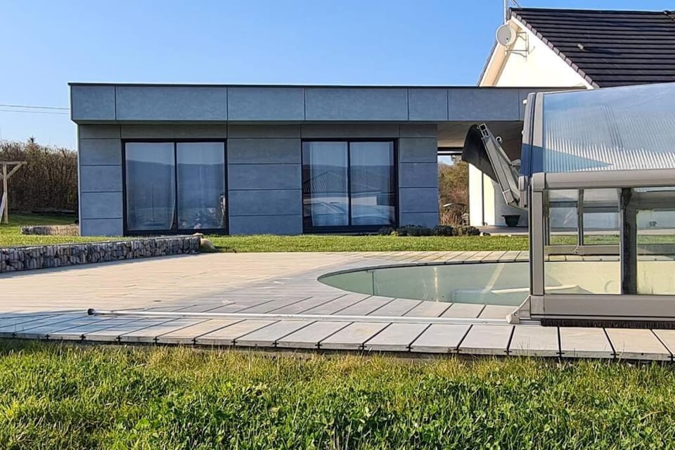 Guest house, très calme, piscine Apartment in Bourgogne-Franche-Comté
