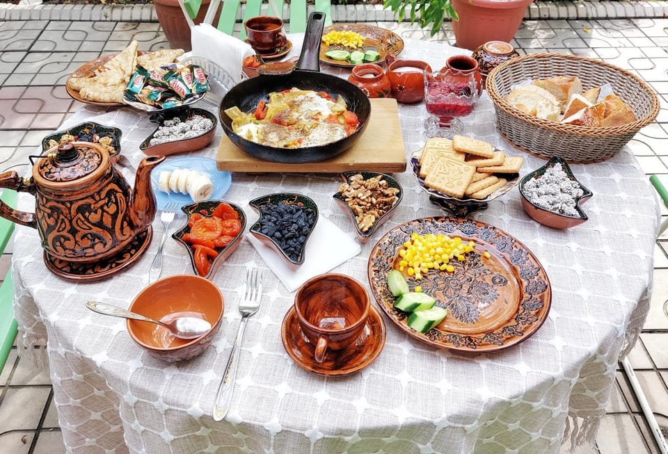 Food and drinks, Food, Breakfast, Continental breakfast, Buffet breakfast, Lunch, Dinner, Drinks