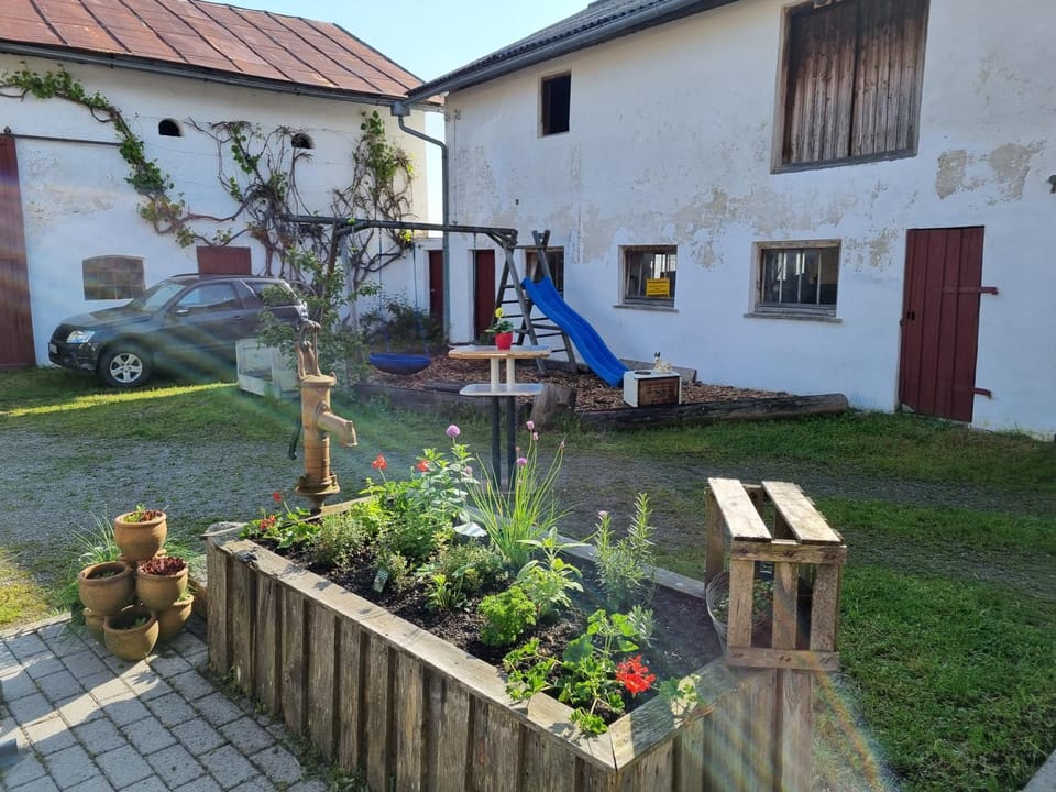Ferienhaus Ederhof - Idyllischer Vierseithof, kinder- und hundefreundlich, Referenzen auf FeWo-direkt nachlesbar House in Bavaria