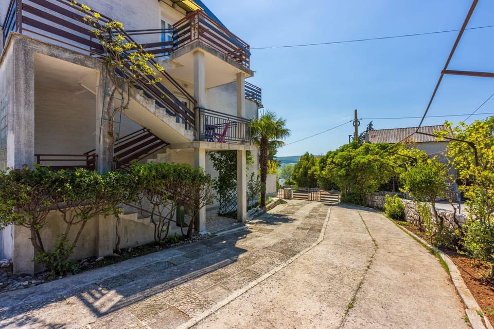 Property building, Spring, Day, Street view
