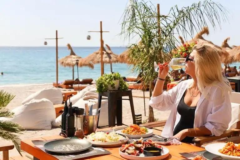 Restaurant/places to eat, Beach, Sea view, Lunch, Dinner