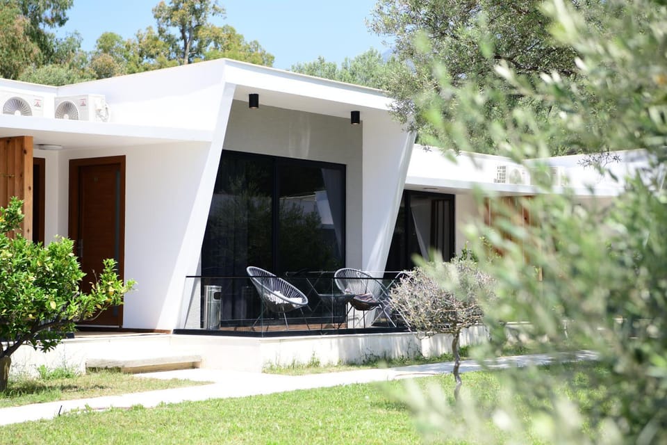 Property building, Patio, Garden