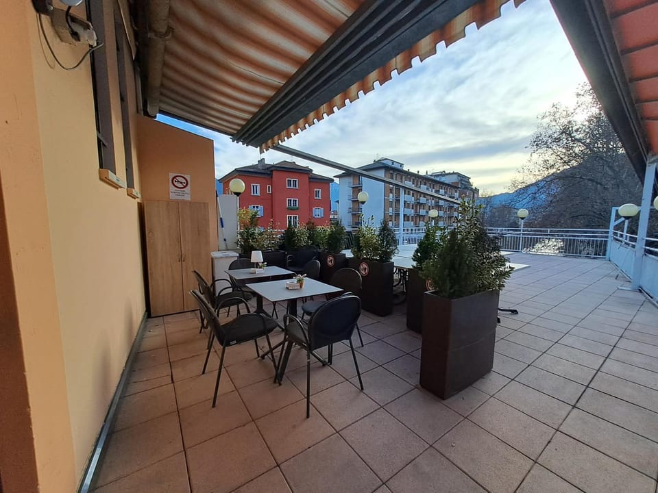 Property building, Patio, Garden, Balcony/Terrace, Garden view