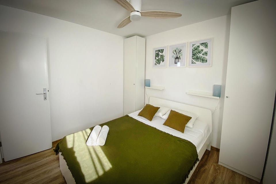 Bed, Bedroom, towels, wardrobe