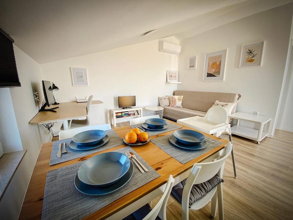 Living room, Decorative detail, Seating area, Dining area