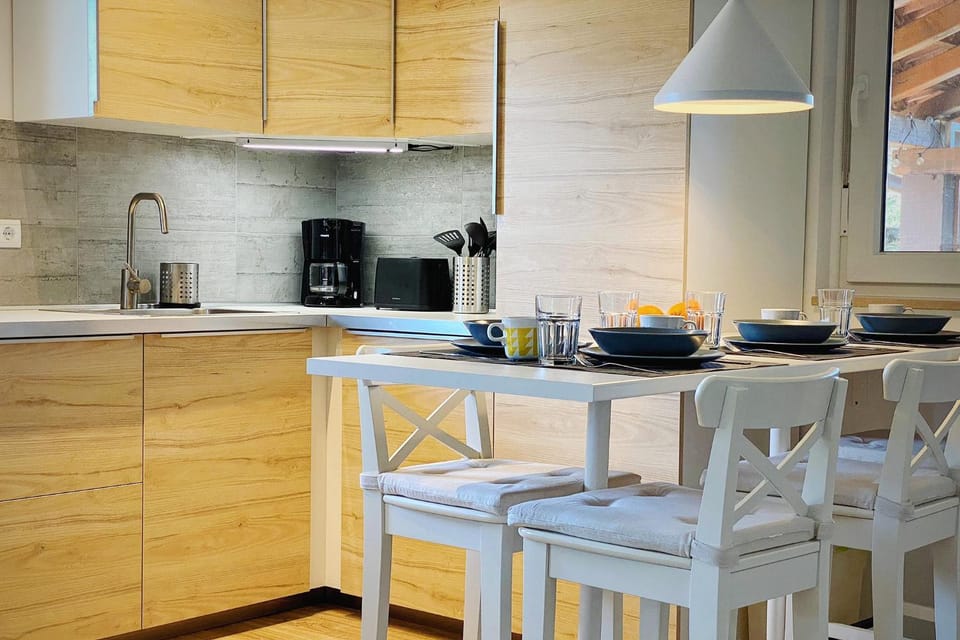 Coffee/tea facilities, Kitchen or kitchenette, pet friendly, kitchen