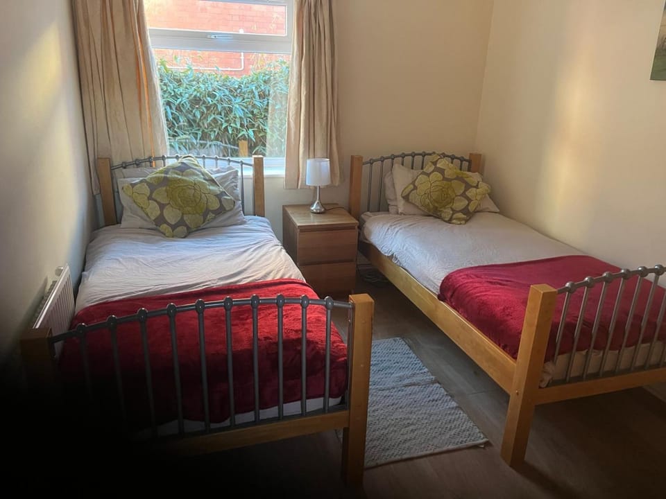 Large Ground floor apartment in the heart of Church Stretton with free parking Apartment in Wales