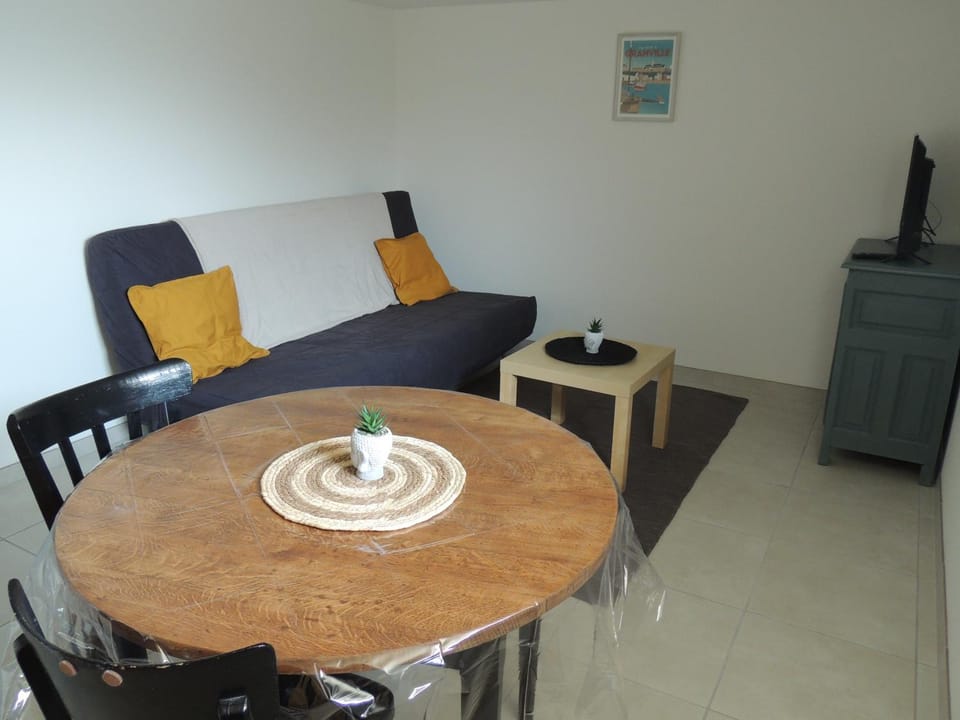 Appartement entre terre et baie Apartment in Normandy