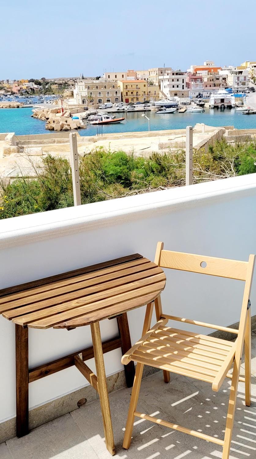 Balcony/Terrace, Street view