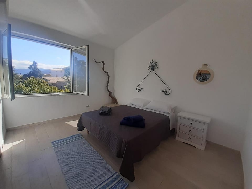 Bed, Photo of the whole room, Bedroom, Mountain view