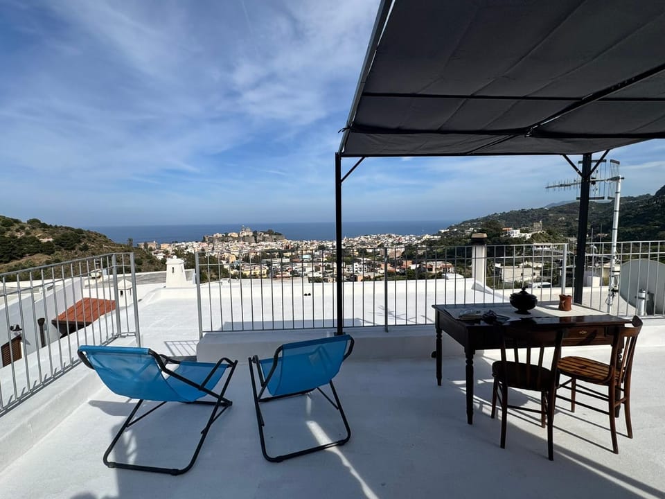Solarium, Balcony/Terrace, City view, Sea view