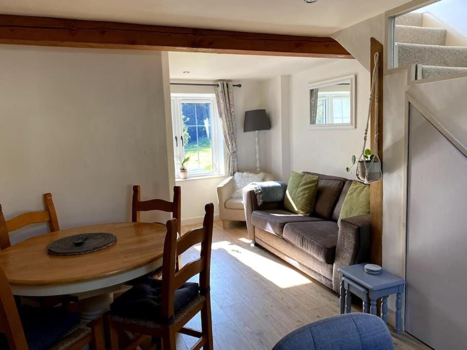 Coombe Edge Cottage House in East Devon District