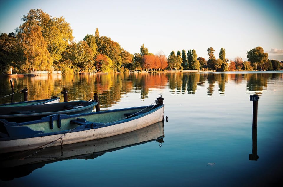 Neighbourhood, Lake view