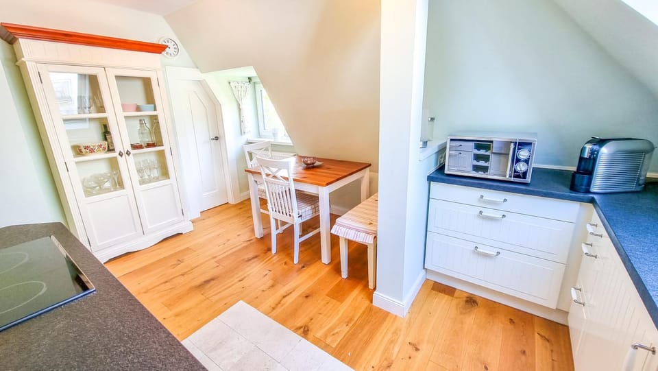 Dining area, kitchen