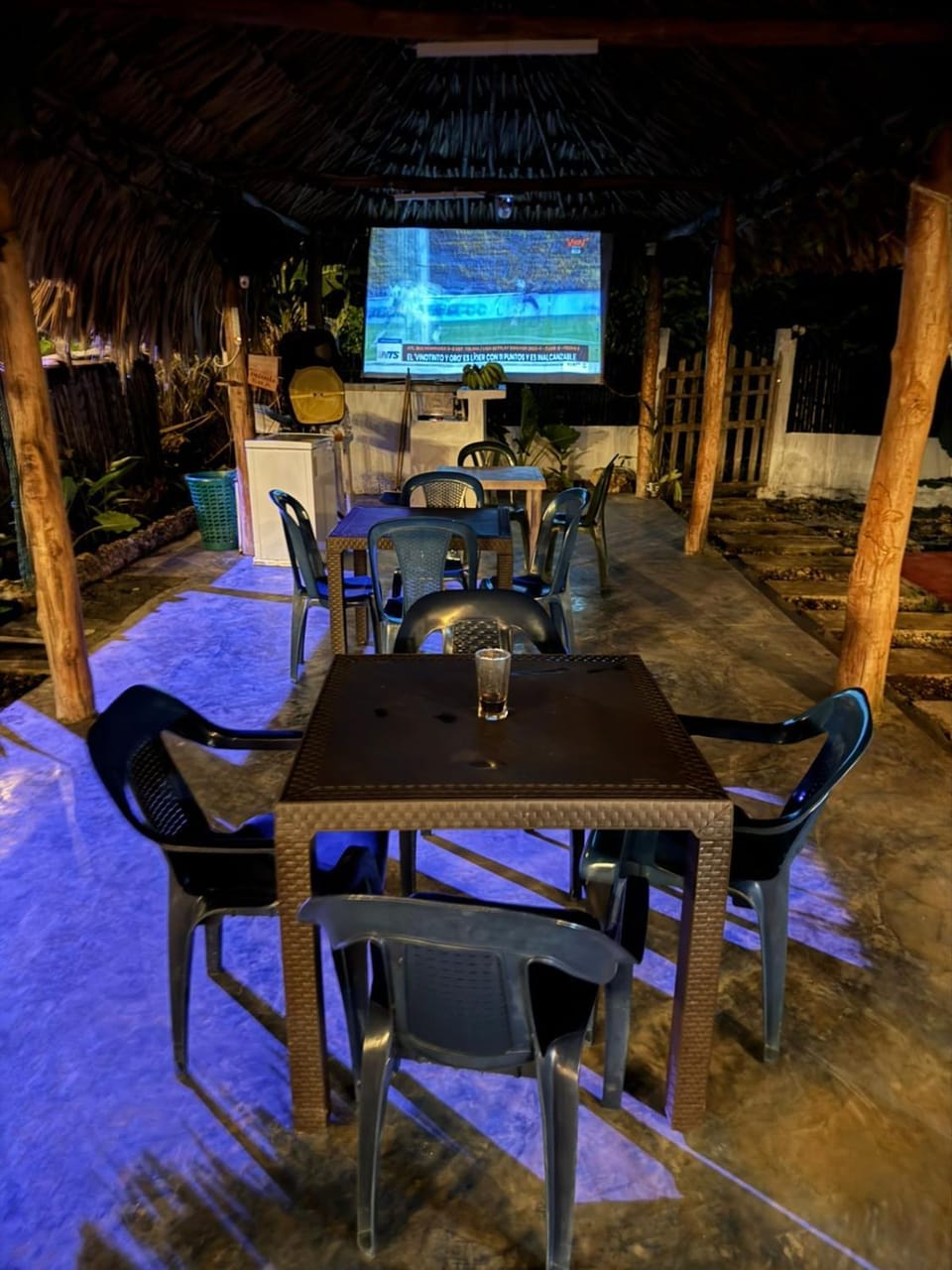 Patio, Communal lounge/ TV room, Night, TV and multimedia, Dining area, Evening entertainment, Pool view