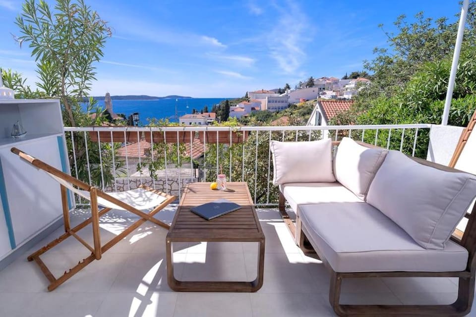 AWAKEN Gorgeous Sea View Apartment Apartment in Hvar