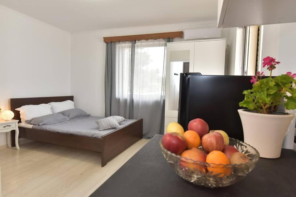 Cozy Bright Studio Apartment in South Athens