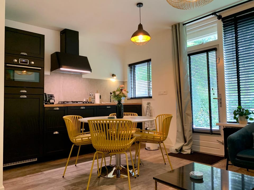 Kitchen or kitchenette, Dining area, kitchen