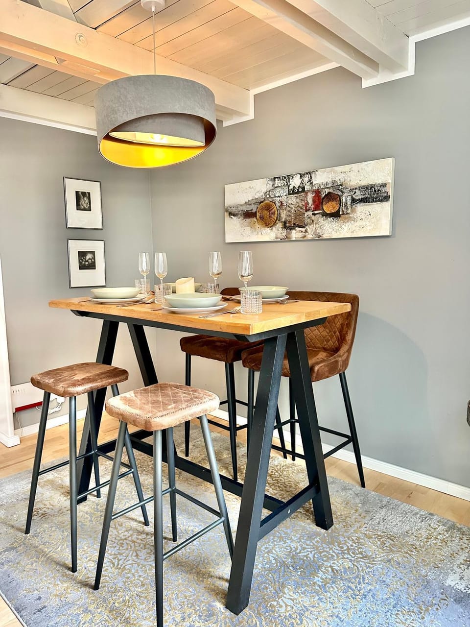 Living room, Seating area, Dining area
