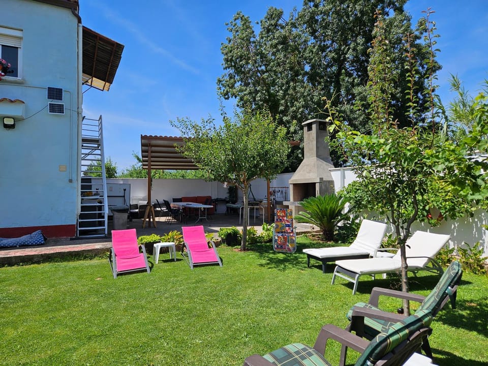 BBQ facilities, Garden, sunbed, acessibility