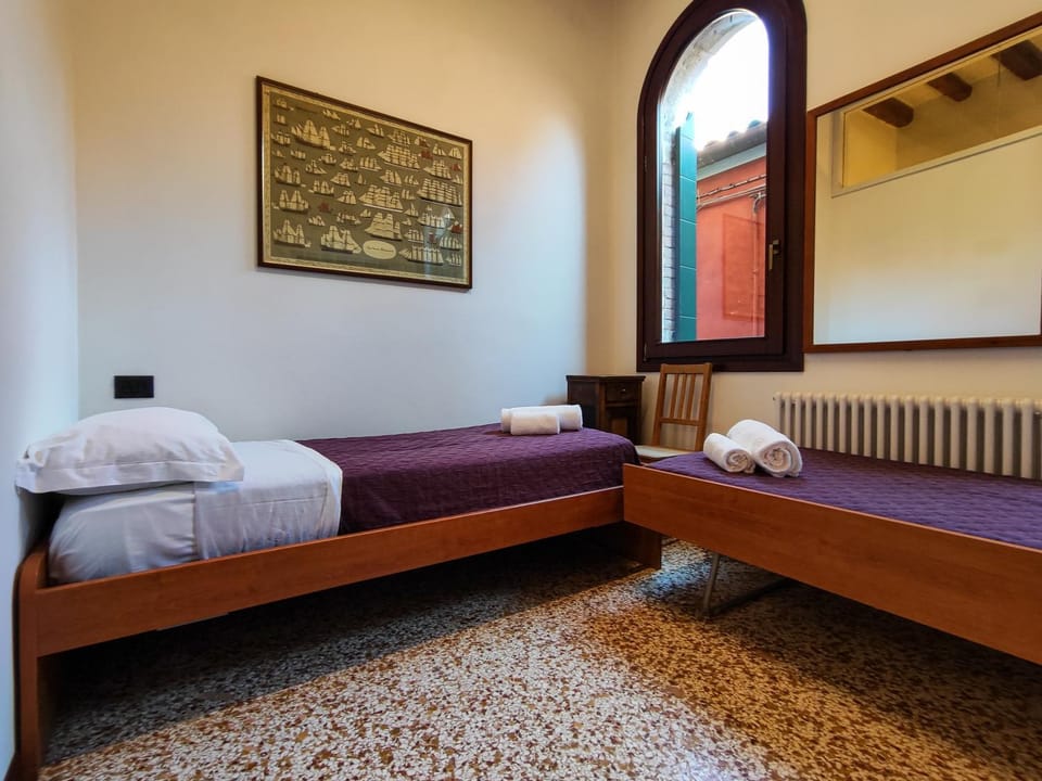 Bed, Photo of the whole room, Bedroom, internet, towels