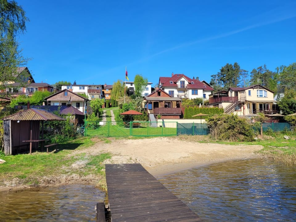 Property building, Day, Neighbourhood, Natural landscape, Lake view