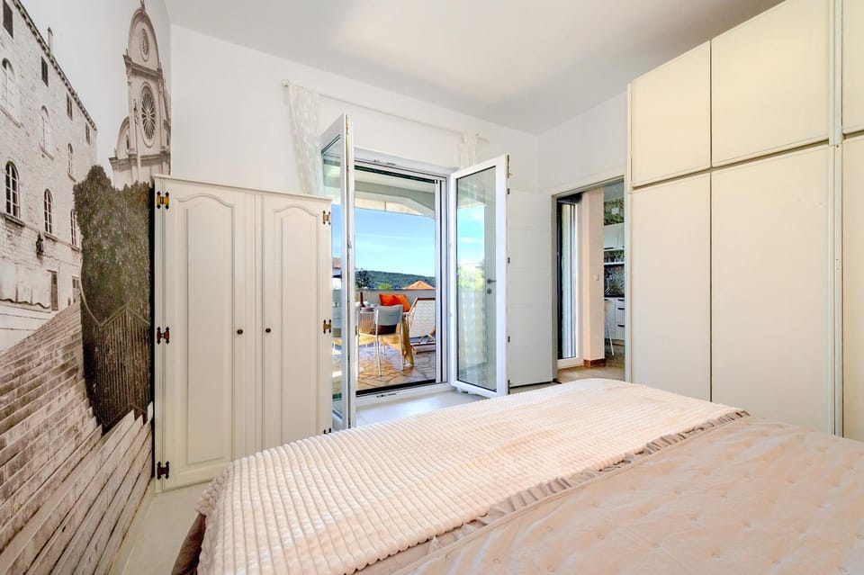 Bed, Balcony/Terrace, Bedroom, Sea view