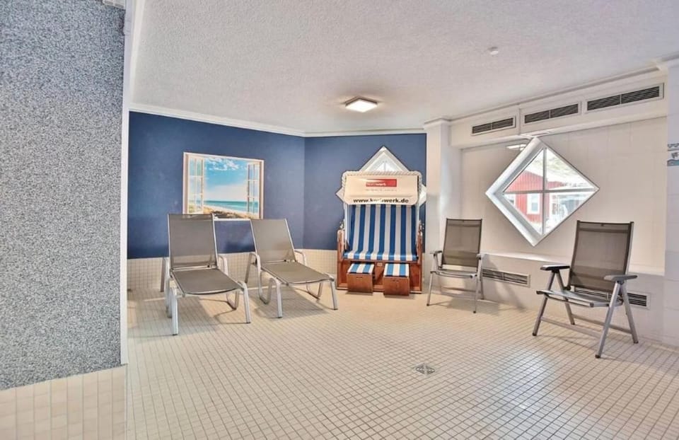 Schöne 3-Zi-Wohnung mit "in-door-pool", "Gym" und "Spielraum" und frisch renoviertem Bad an der Promenade direkt am Scharbeutzer Strand Apartment in Scharbeutz