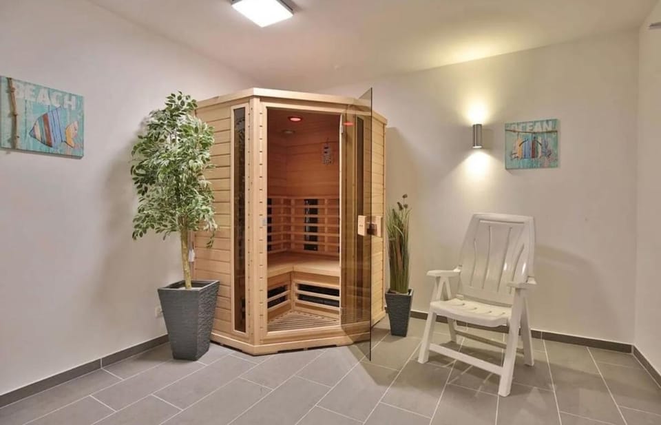 Schöne 3-Zi-Wohnung mit "in-door-pool", "Gym" und "Spielraum" und frisch renoviertem Bad an der Promenade direkt am Scharbeutzer Strand Apartment in Scharbeutz