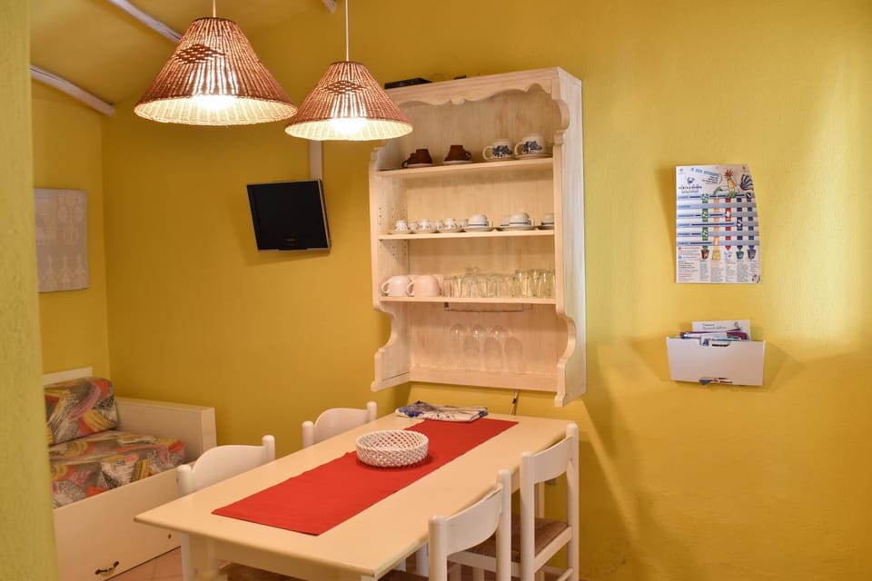TV and multimedia, Living room, Decorative detail, Dining area, hair dresser