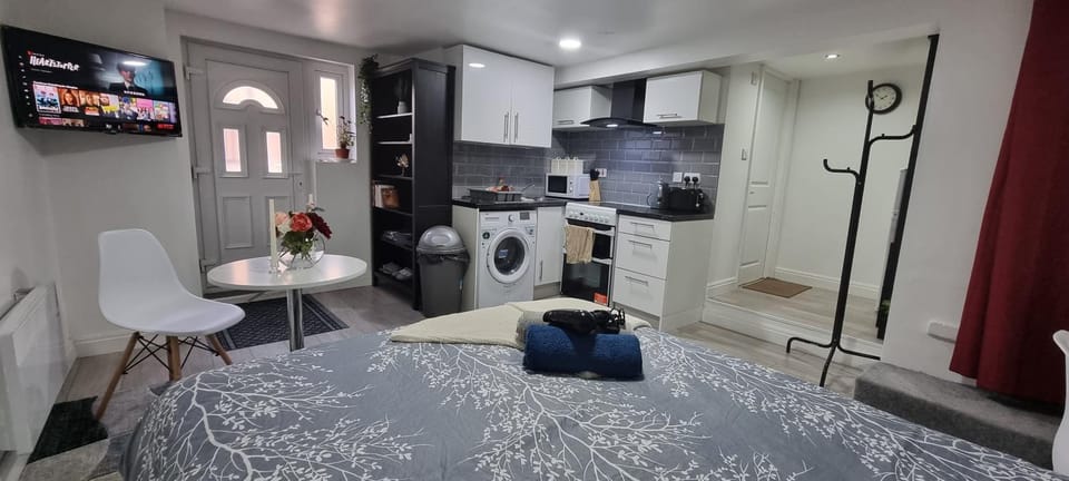 Charming, cosy hideaway with free WiFi, parking Apartment in Leeds