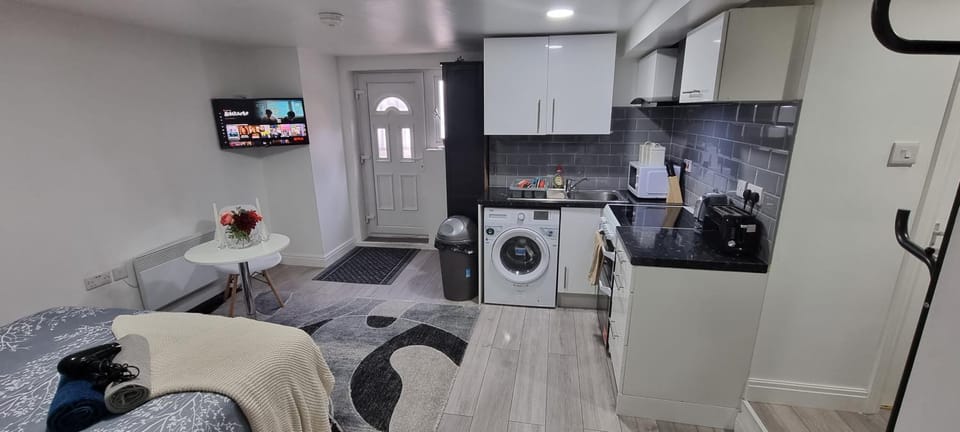 Charming, cosy hideaway with free WiFi, parking Apartment in Leeds