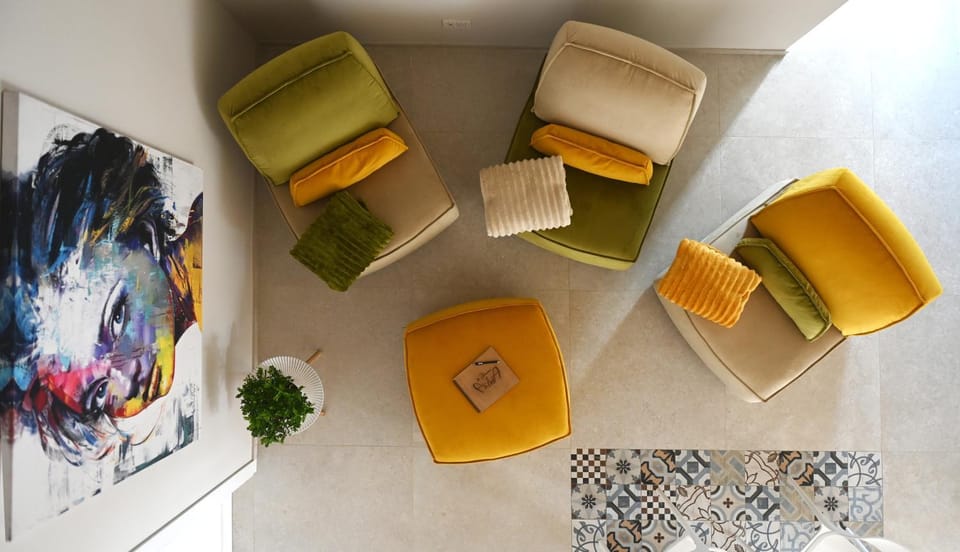 Living room, Seating area