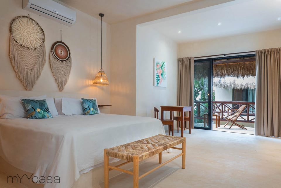 Bed, Balcony/Terrace, Seating area, Dining area, Bedroom, air conditioner