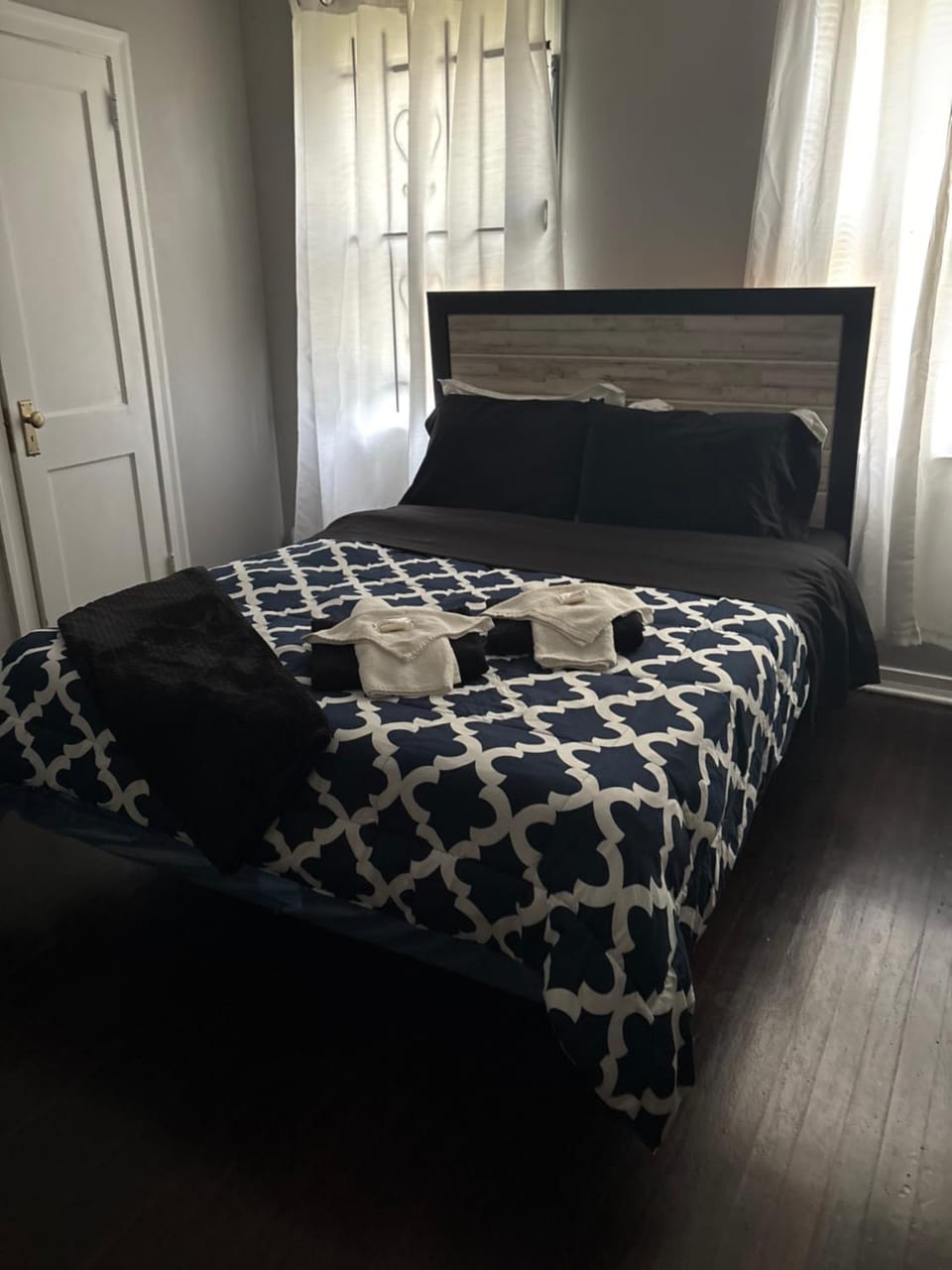 Comfy pet friendly home in Jacksonville mins to downtown’s Bed and Breakfast in Jacksonville