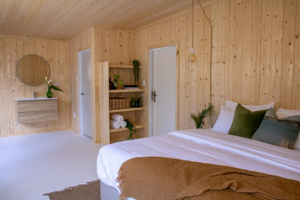 Parohe Island Retreat Resort in Auckland Region